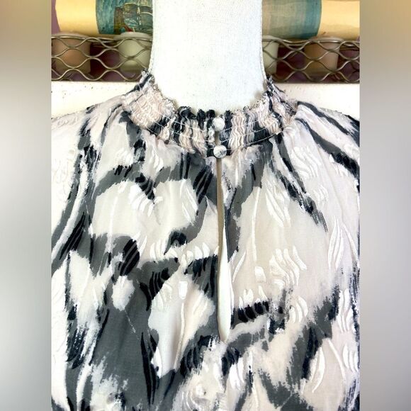 WHBM silk & velvet abstract print blouse w/high neck deep keyhole front💐 - Picture 4 of 13